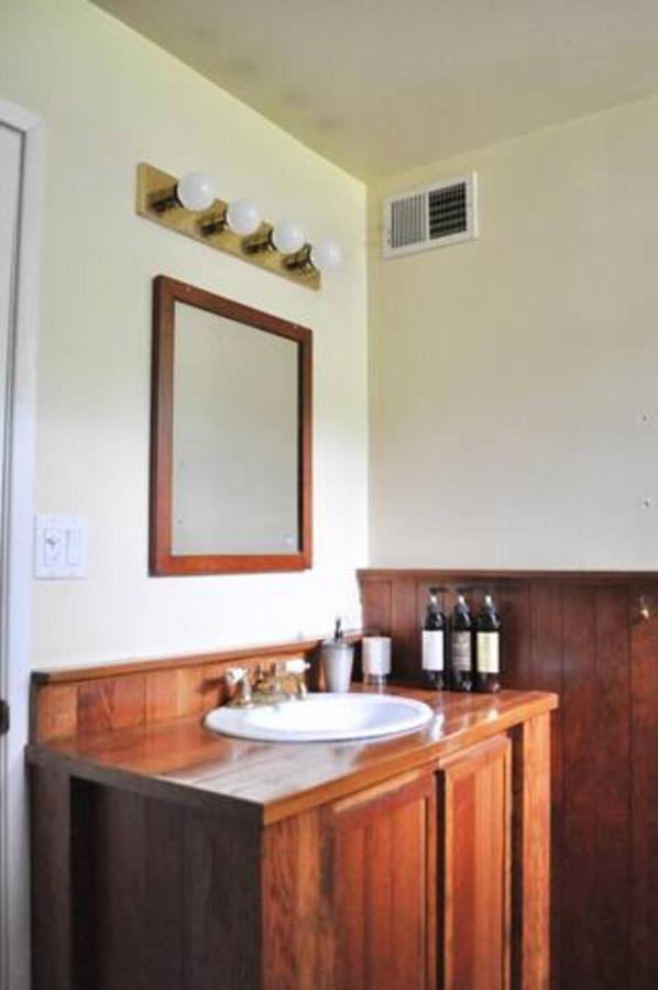 Cozy 1 Bd Suite Centrally Located 北温哥华 外观 照片